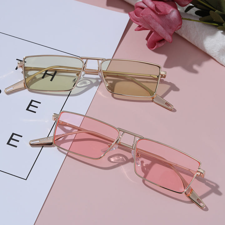 Dame elegant firkantet solbrille med smal metallramme og UV-beskyttelse Skanto