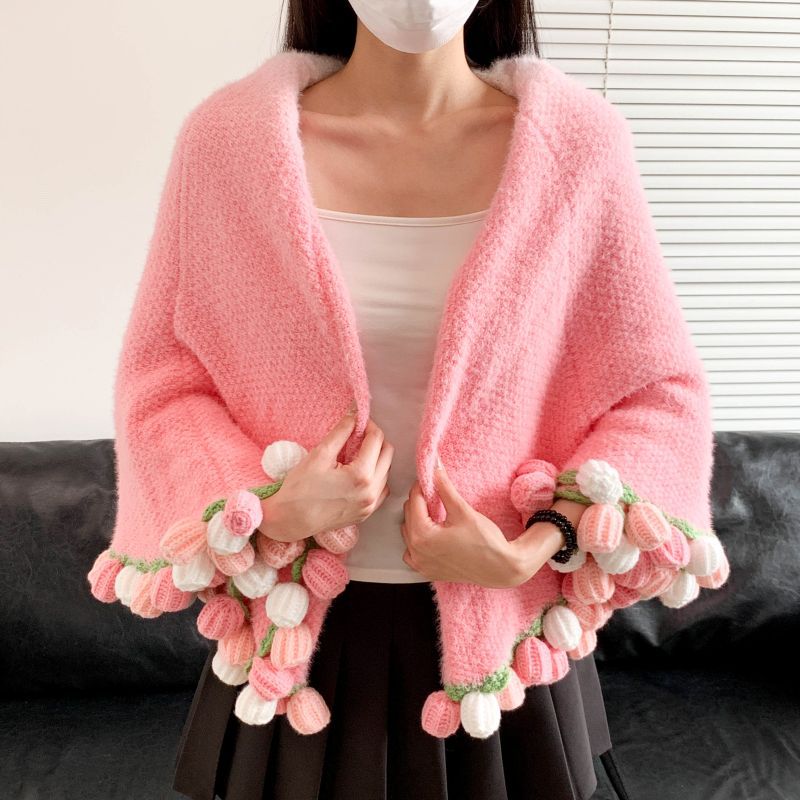 Poncho med fargerik pompongdetalj Skanto