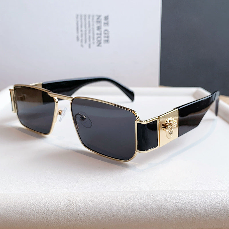 Dame Designer-solbrille med luksuriøs inn ramme og trendy snitt Skanto