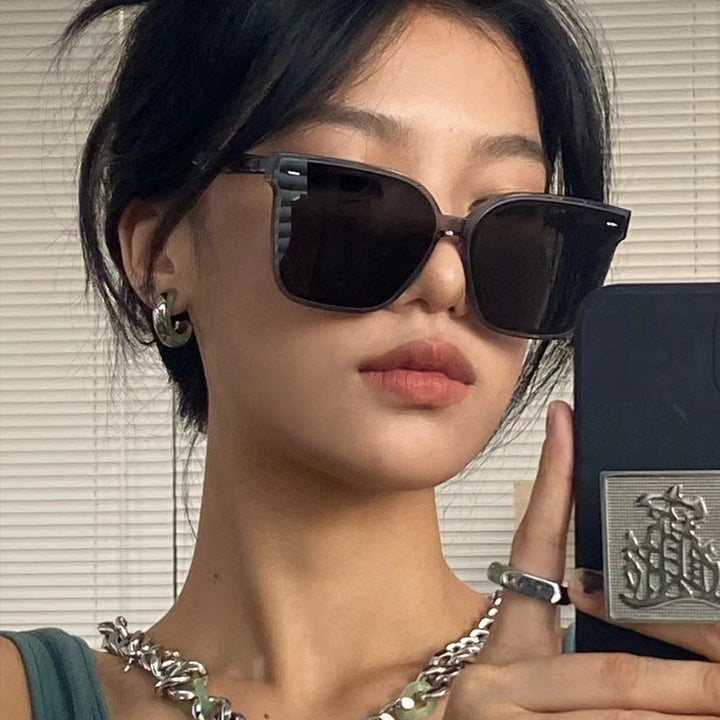 Dame solbrille i moderne geometrisk design Skanto