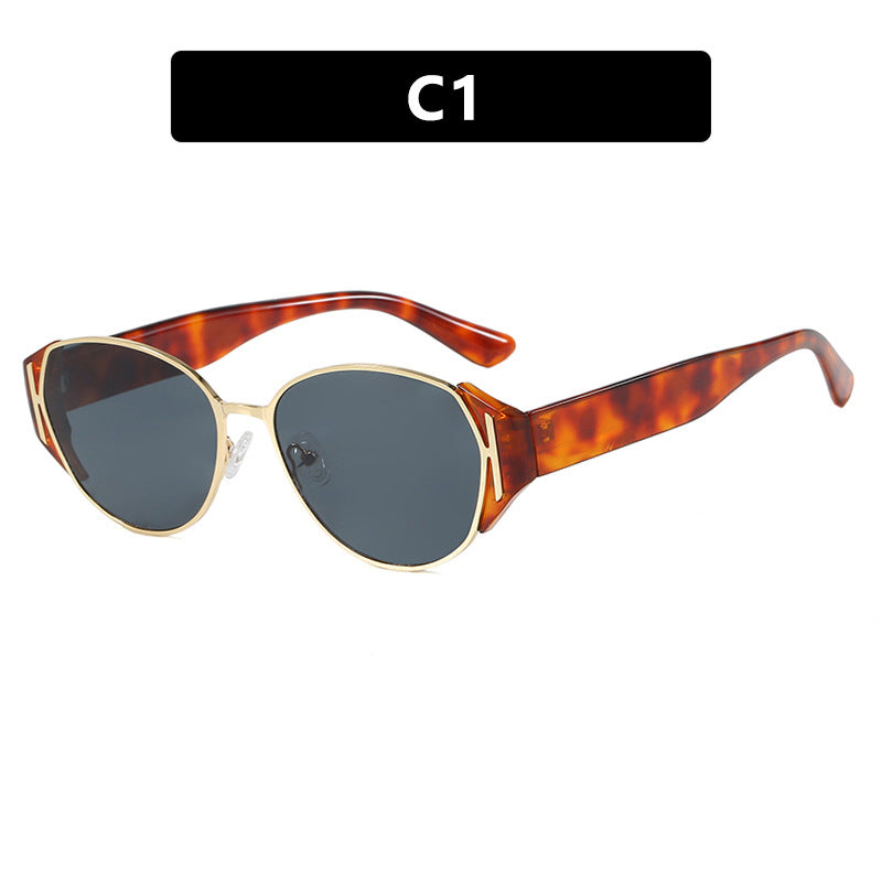 Women's Retro-Inspired Sunglasses with Elegant Frame Skanto