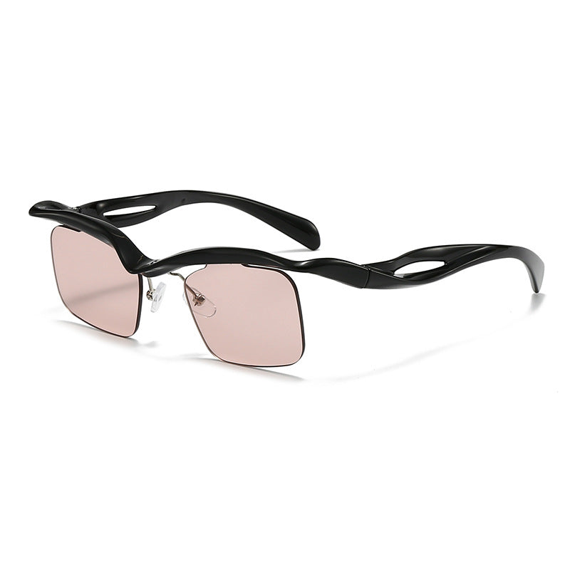 Dame moteriktig solbrille med innovativ ramme Skanto
