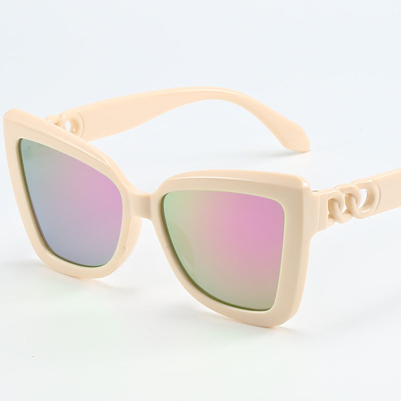 Dame moderne Cat-Eye solbriller med klar ramme og UV-beskyttelse Skanto
