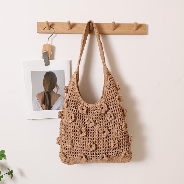 Hand-knotted shoulder bag with floral structural elements Skanto