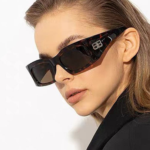 Women's fashion sunglasses with angular frame and polarized lenses Skanto