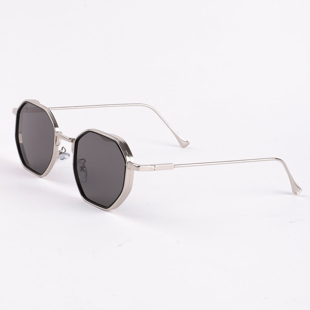 Dame solbrille i moderne, åttekantede design med UV-beskyttelse Skanto