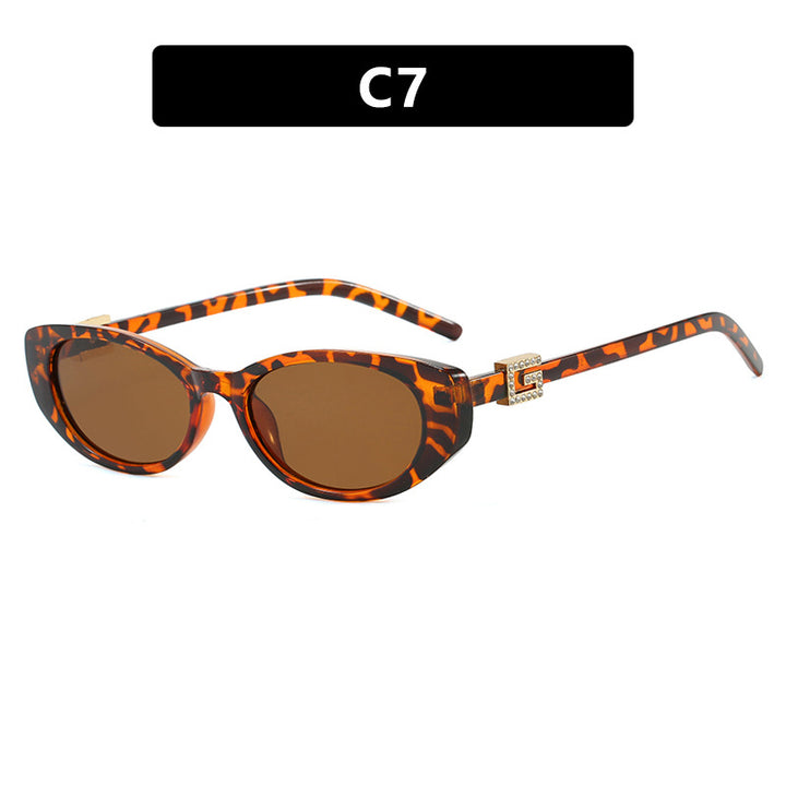 Women's cat-eye sunglasses with elegant metal frame and protective UV filter Skanto