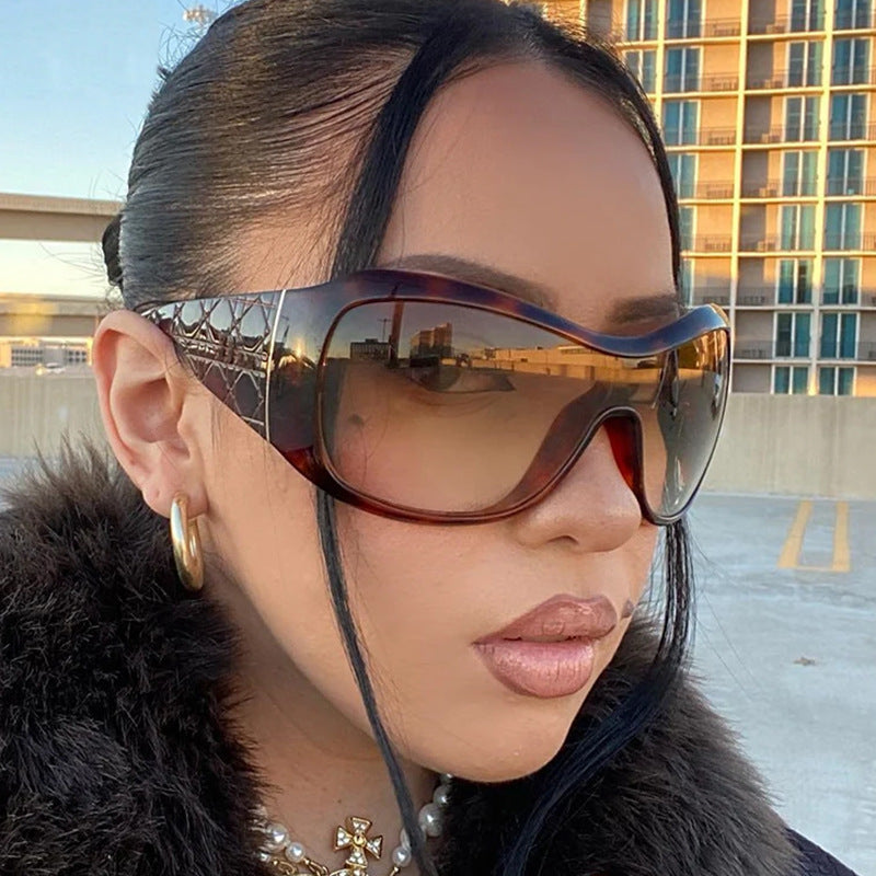 Men's Sporty Wraparound Sunglasses Skanto