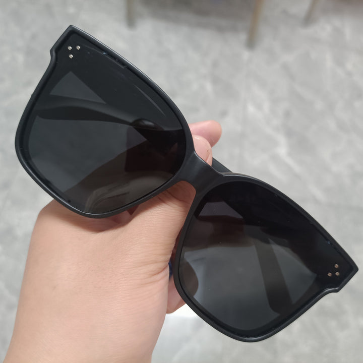 Damer oversized solbriller i moderne design Skanto