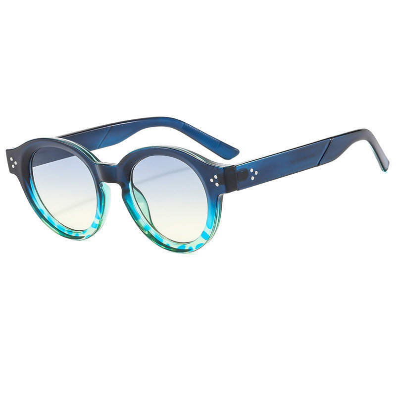 Dame moteriktig solbrille med klar og strukturert ramme Skanto