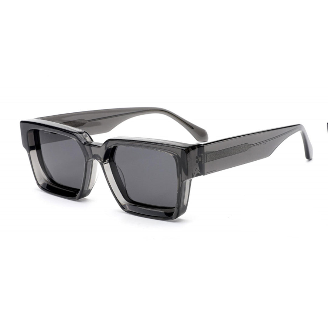 Dame moteriktig solbrille i stilfull design med bred ramme Skanto