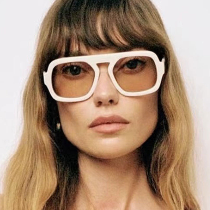 Dame moderne oversized solbriller i kantet design Skanto
