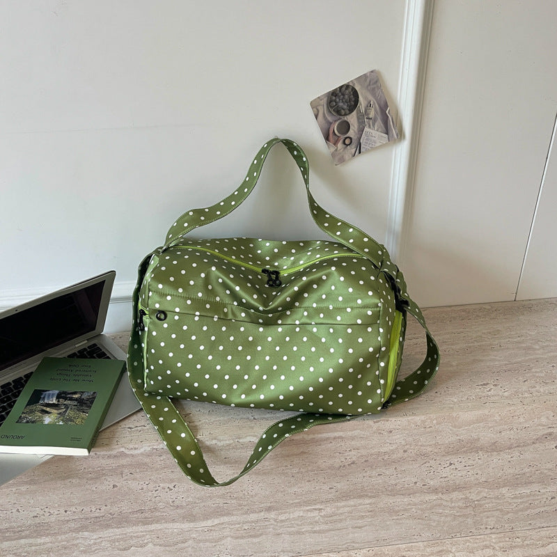 Moderne sporty og reiseveske med prikkete design Skanto