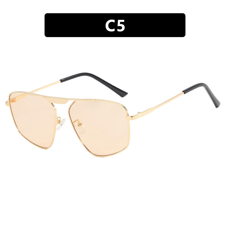 Women's sunglasses in modern, geometric design with robust metal frame Skanto