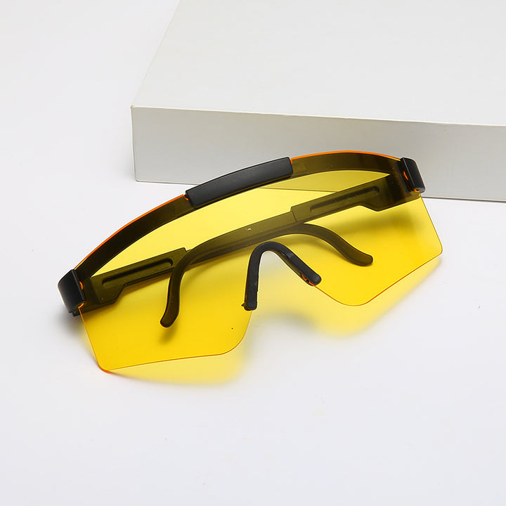 Dame Sport-solbrille med futuristisk design Skanto