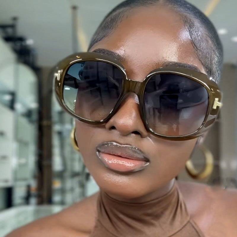 Women's oversized sunglasses with elegant frame structure and UV protection Skanto