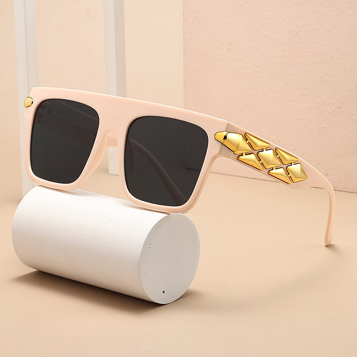 Dame elegant designer solbriller med luksuriøse ramme detaljer Skanto