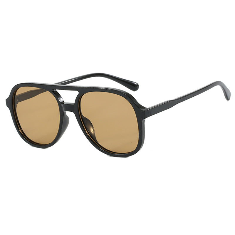 Dame solbrille med elegant skilpaddemønster og UV-beskyttelse Skanto