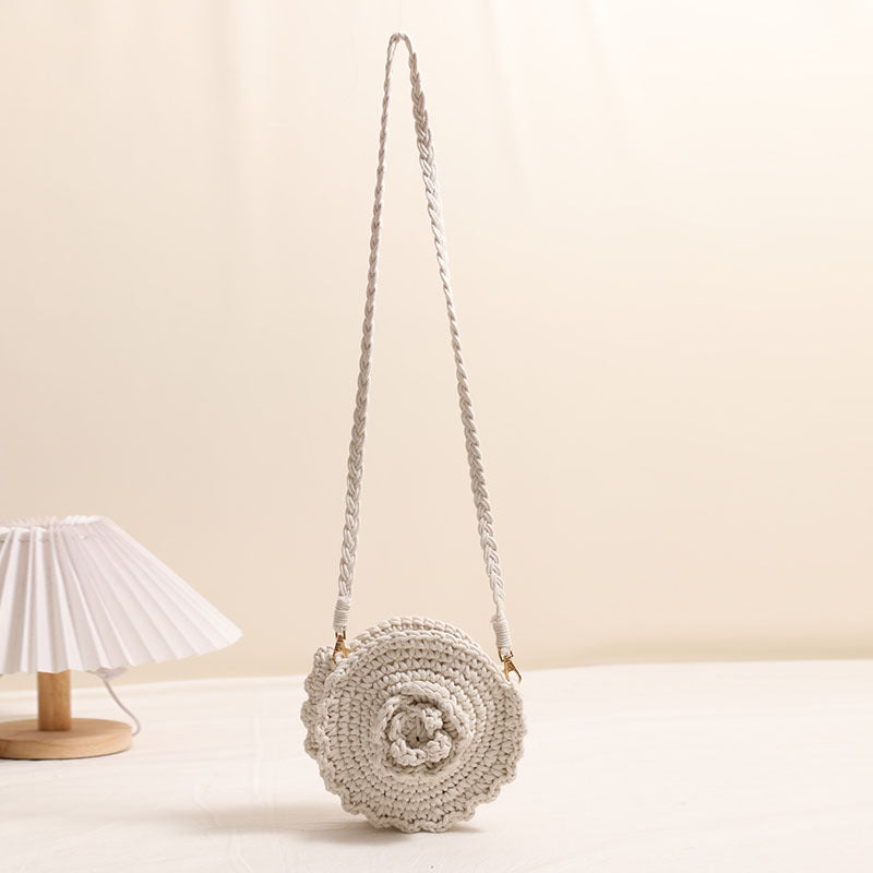 Hand-crocheted crossover bag with floral details Skanto