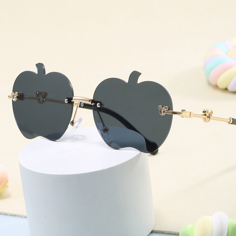 Dame solbrille i unikt epledesign Skanto