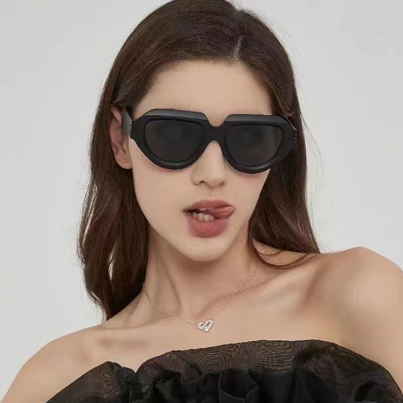 Women's fashionable sunglasses with unique square frame Skanto