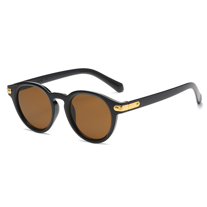 Dame moteriktig solbrille med transparent ramme og robuste glass Skanto