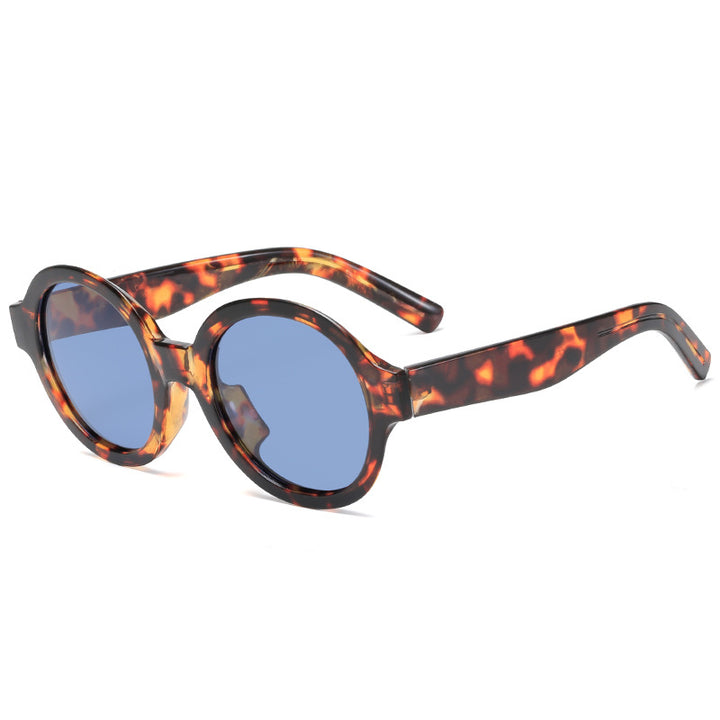 Dame moteriktig solbrille i stilfullt rundt design Skanto