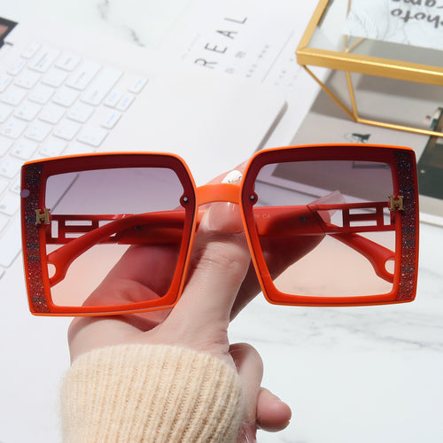 Dame trendy solbrille med ekstravagant, rektangulær ramme Skanto