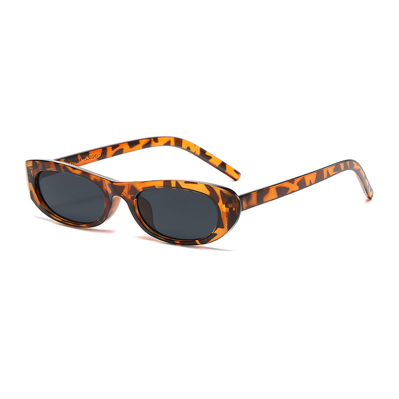 Dame moteriktig solbrille i elegant cat-eye stil Skanto