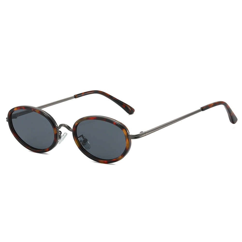 Dame moteriktig solbrille med høy kvalitet ramme og runde glass Skanto
