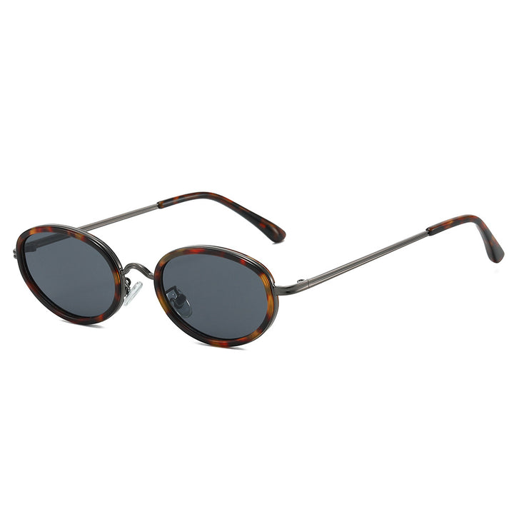 Dame moteriktig solbrille med høy kvalitet ramme og runde glass Skanto