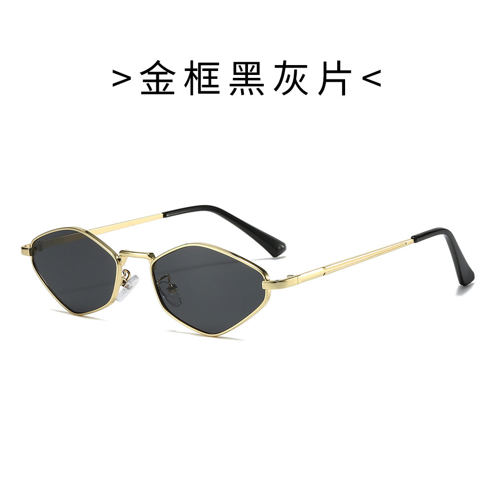 Dame Modiske solbriller i futuristisk design Skanto