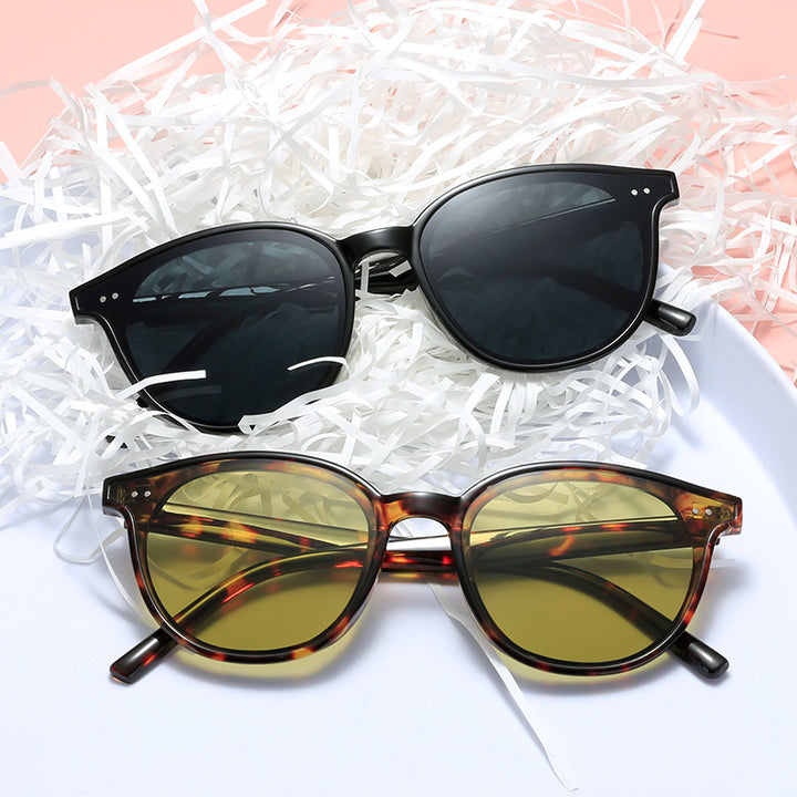 Dame rund solbrille med stilfull design og UV-beskyttelse Skanto