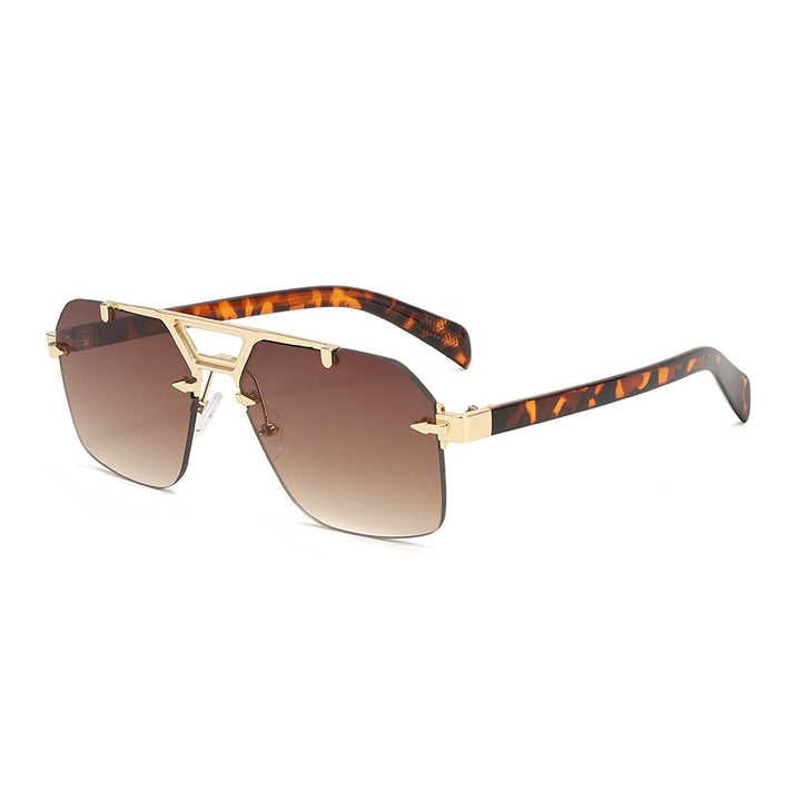 Dame Designer-solbrille med iøynefallende geometrisk form Skanto