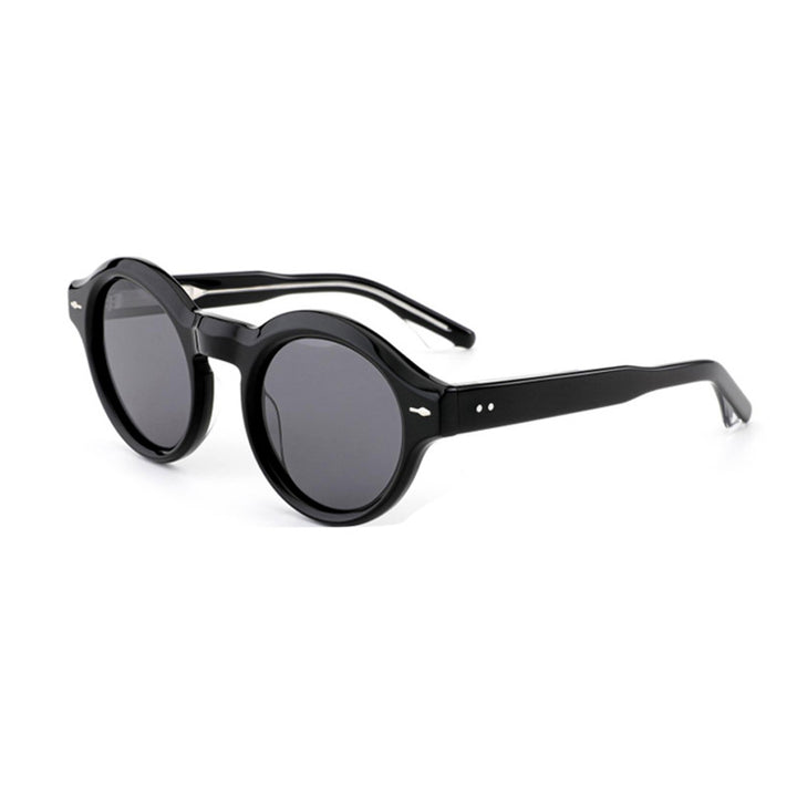 Dame solbrille i elegant retro-design med robust ramme Skanto