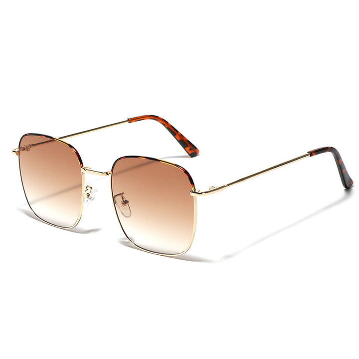 Dames moteriktig firkantet solbrille med elegant metallramme Skanto
