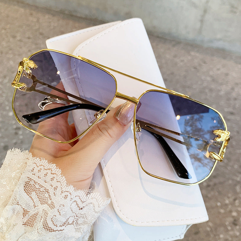 Dame kvadratisk solbrille med luksuriøs metallramme Skanto
