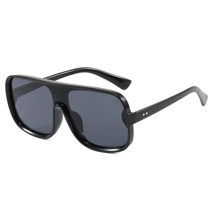 Dame moteriktig Shield-solbrille med innovativ design Skanto