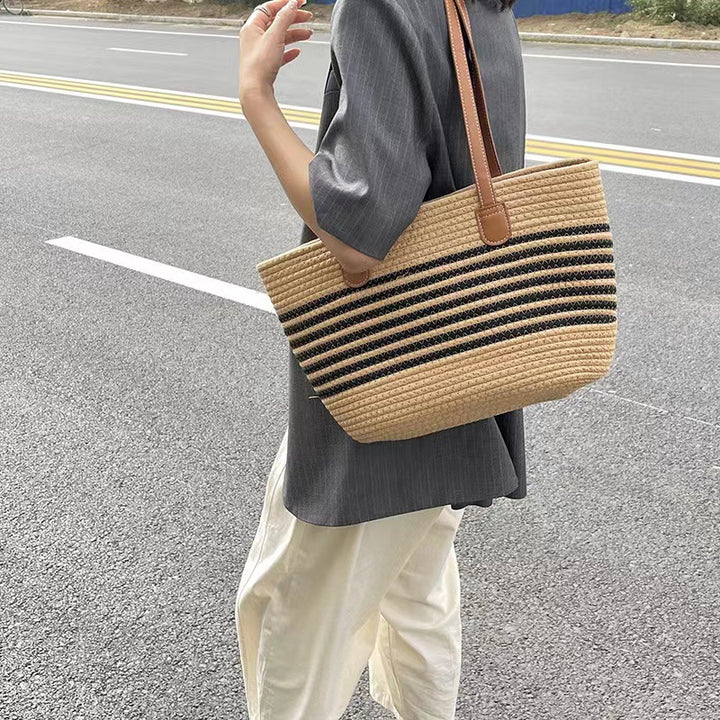 Elegant Tote Bag made of woven raffia with robust leather details Skanto