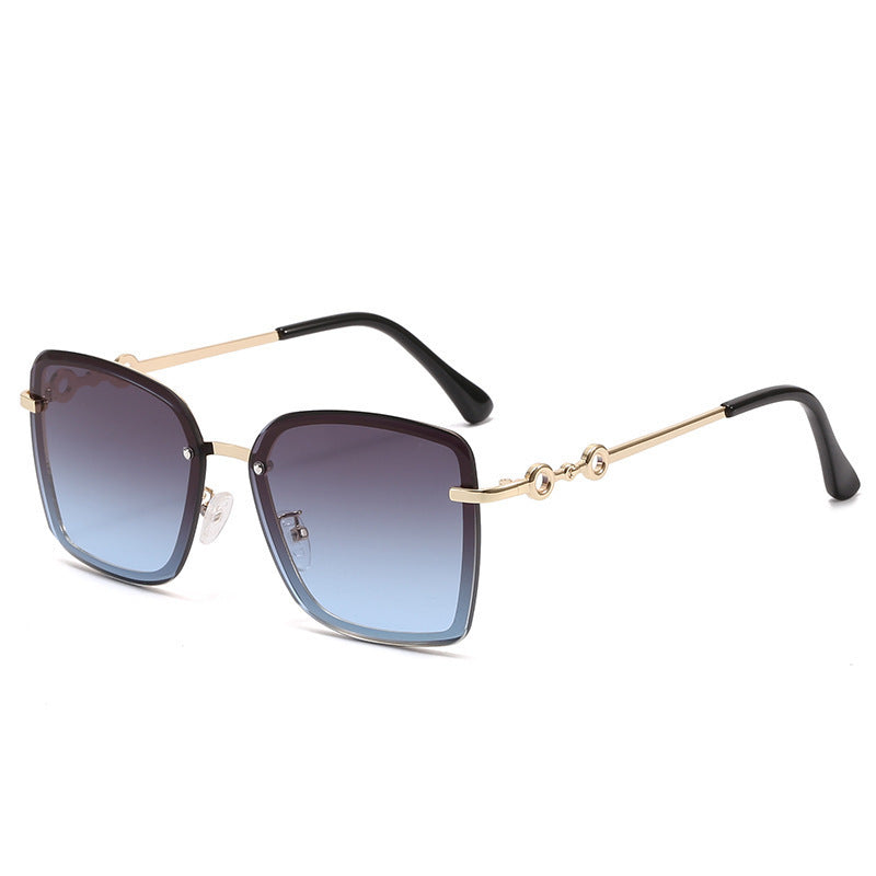 Dame kvadratisk solbrille med speilglass og elegant detalj Skanto
