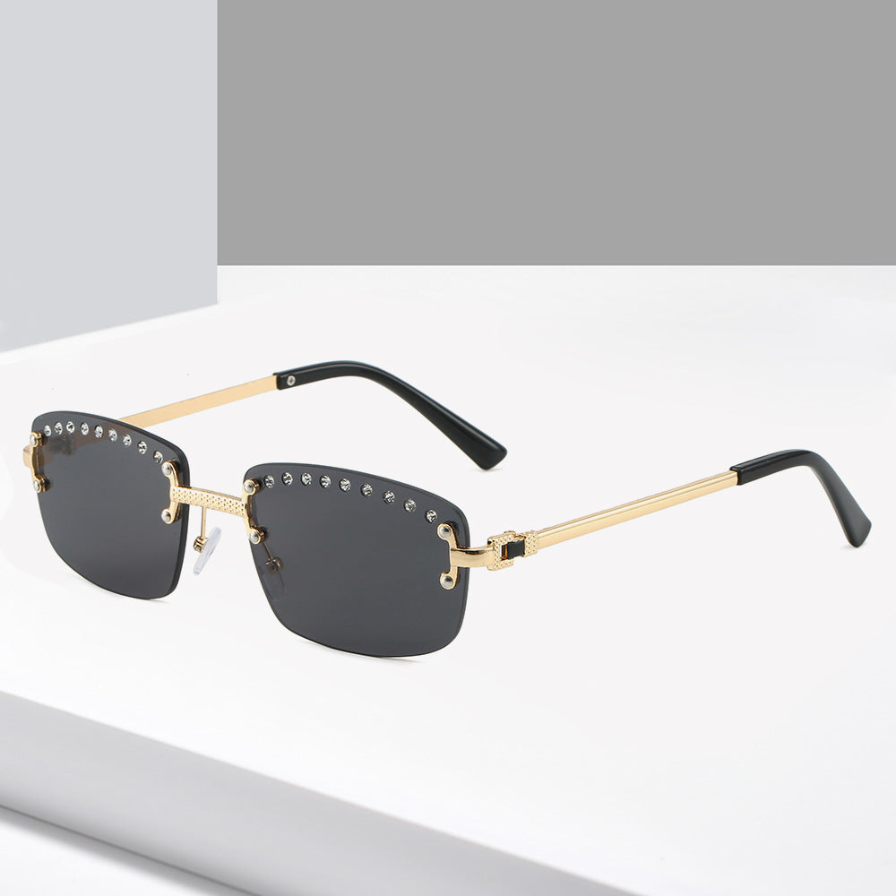 Dame elegant solbrille med glitrende krystallakenter Skanto