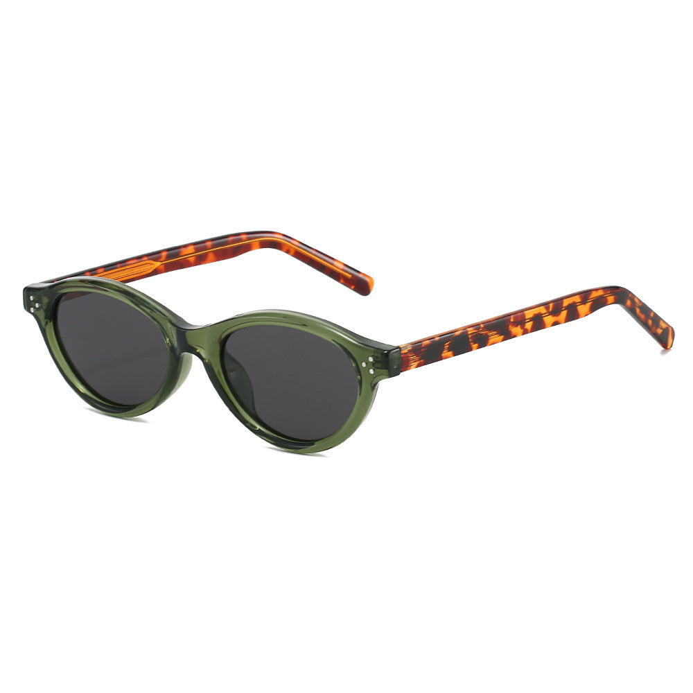 Dame Cat-Eye solbriller med elegant, transparent ramme og UV400-beskyttelse Skanto