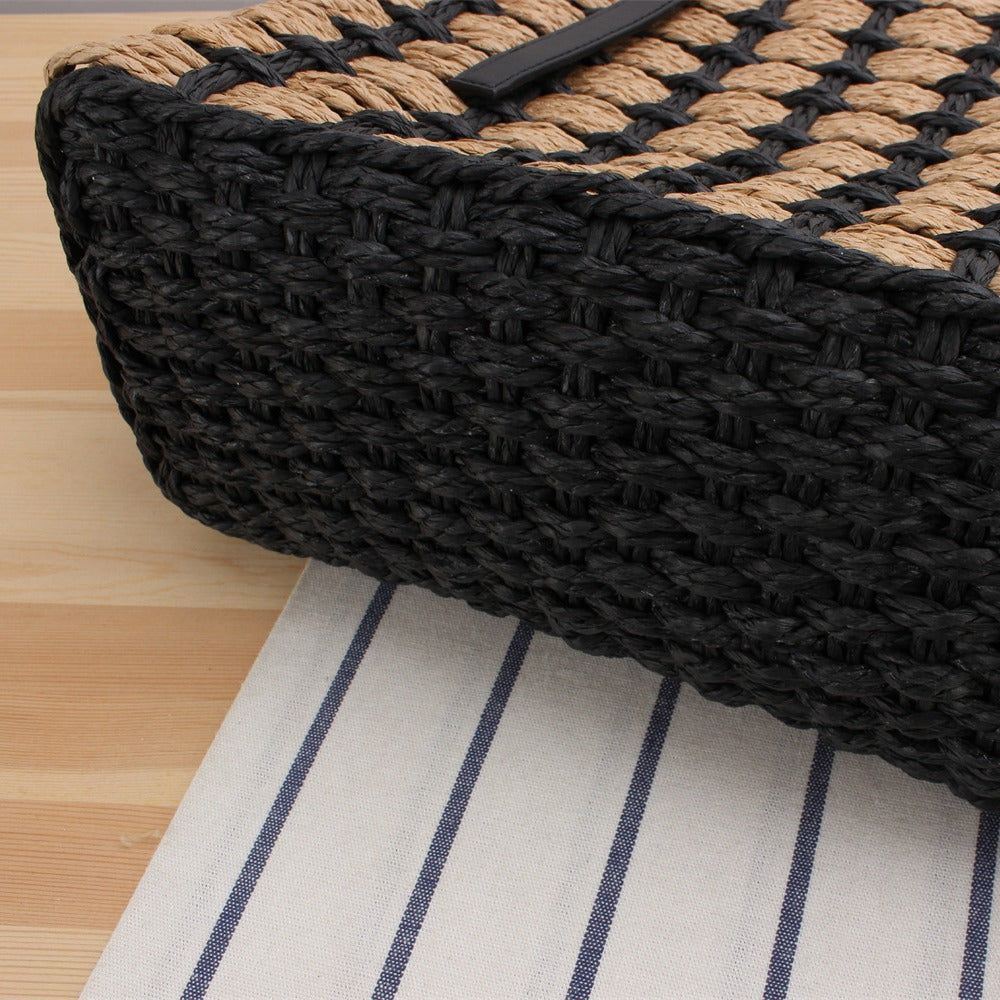 Hand-knotted tote bag in natural material with elegant leather handles Skanto