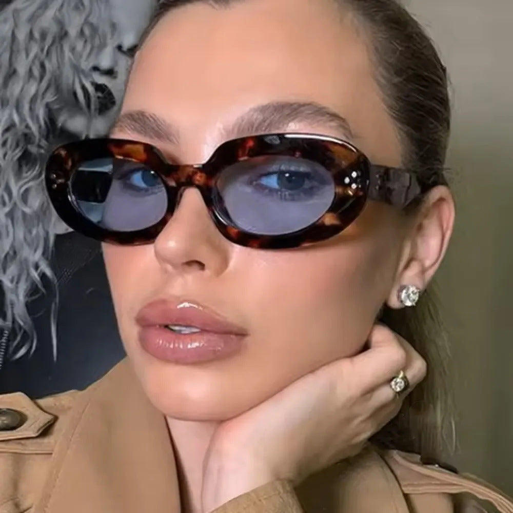 Women's Fashionable Sunglasses with Unique Oval Frame and Protective Lenses Skanto