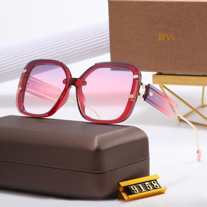 Dame designer-solbrille med ekstravagant ramme Skanto