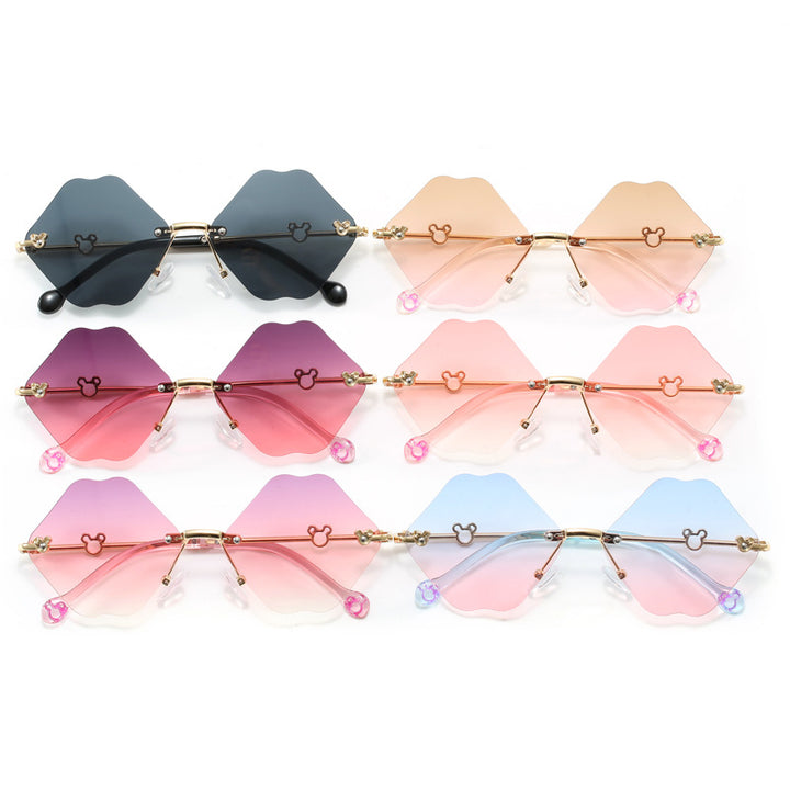 Dame geometrisk oversized solbrille med detaljerte, luksuriøse rammer Skanto