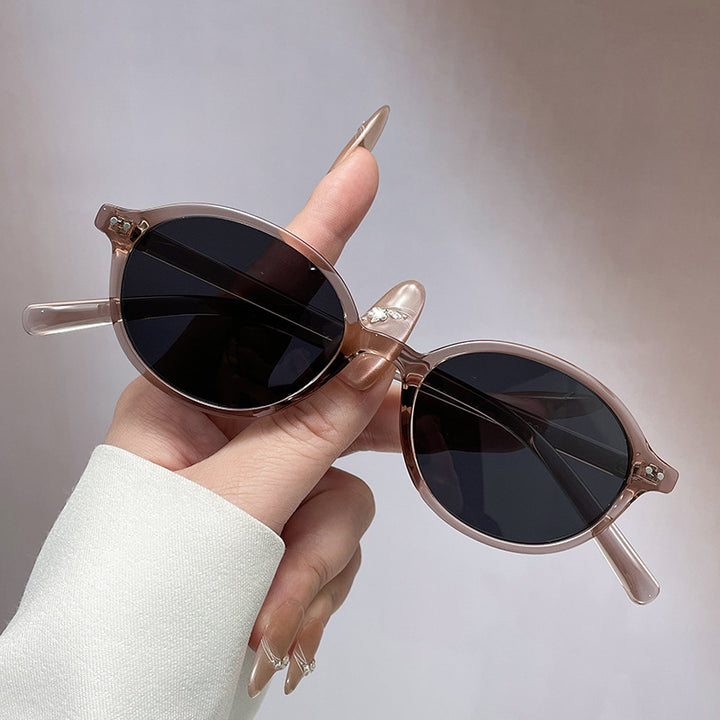 Dames solbriller i trendy, geometrisk design Skanto
