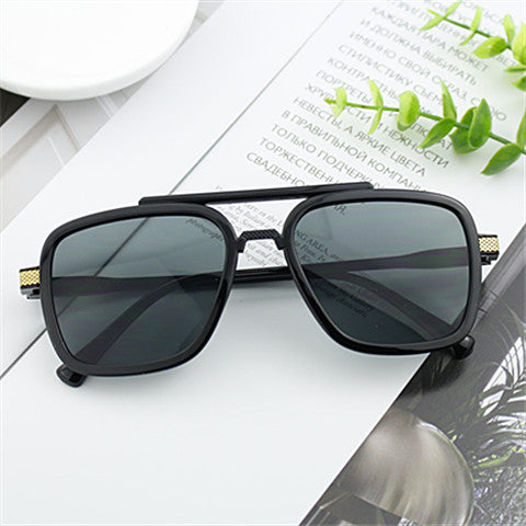 Damen moderne solbrille med kvadratisk ramme Skanto