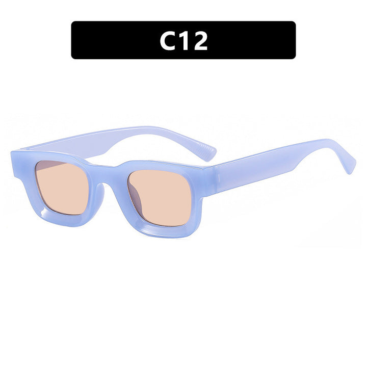 Dame moteriktig solbrille i elegant, kantet design Skanto