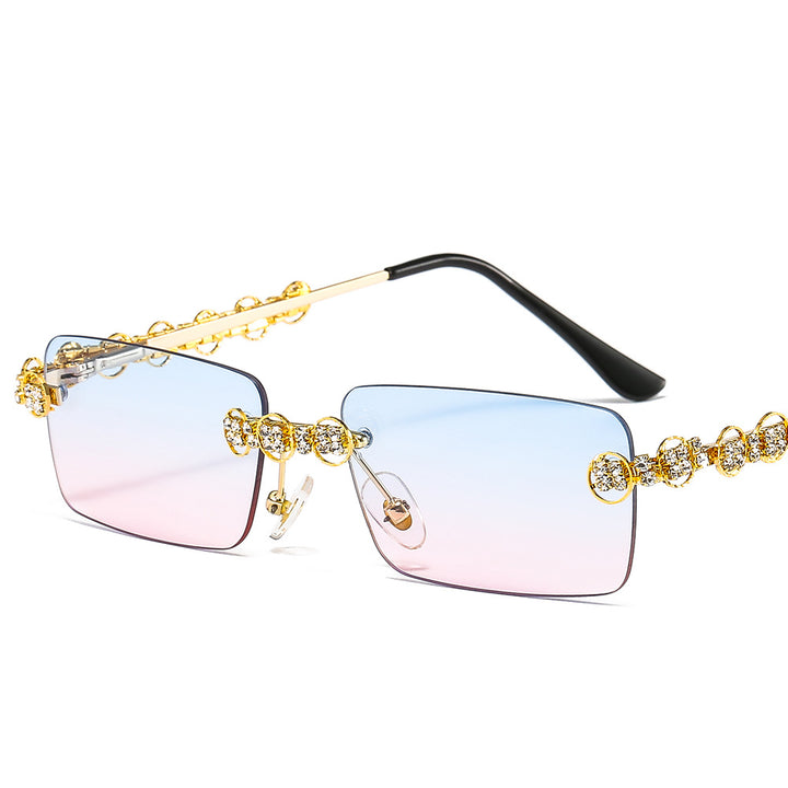 Dame Designer-solbrille med glitrende ramme og rektangulært glass Skanto